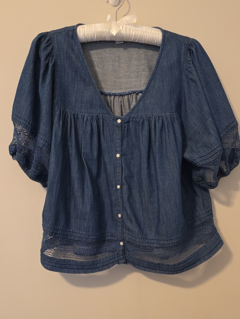 Old Navy Puff Sleeve Lace Trim Chambray Swing Blouse